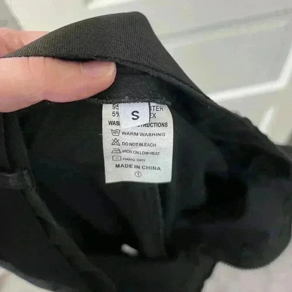 Cargo‎ style pants with pockets and buckle belt size small in black - Picture 2 of 8